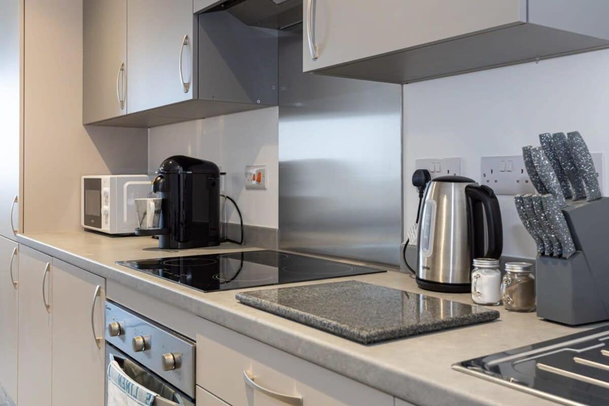 Modern 2 Bed Salford Apartment Stunning Views Манчестер Екстер'єр фото