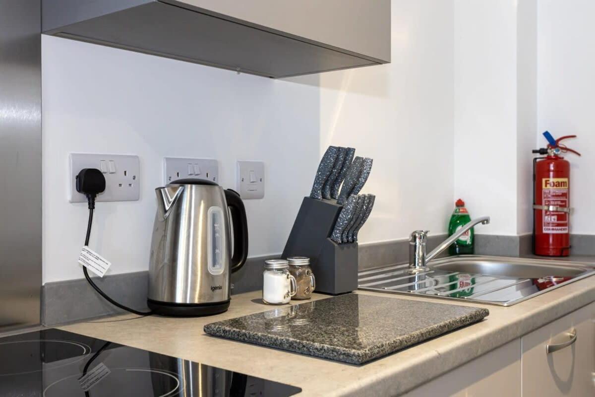 Modern 2 Bed Salford Apartment Stunning Views Манчестер Екстер'єр фото