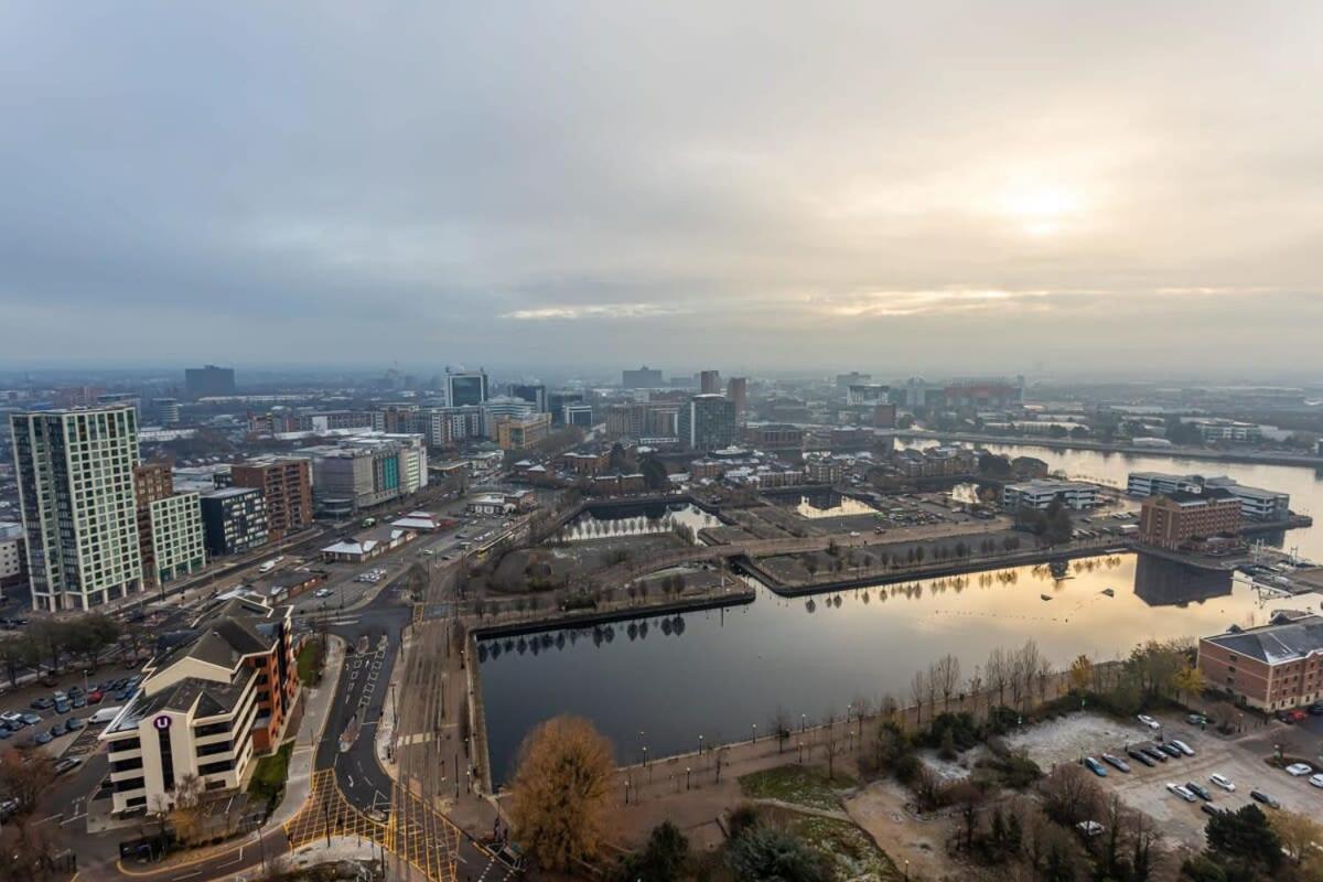 Modern 2 Bed Salford Apartment Stunning Views Манчестер Екстер'єр фото